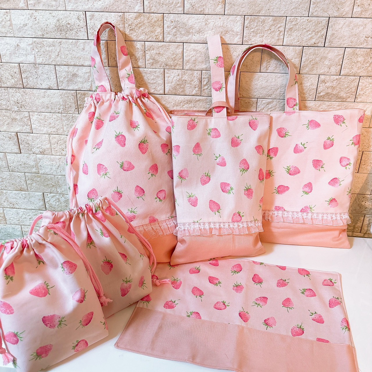 ⋆⸜ 入園入学6点セット⸝⋆ ピンク×いちご/コップ袋/お弁当袋/ランチマット/レッスンバッグ/シューズ入れ/お着替え袋