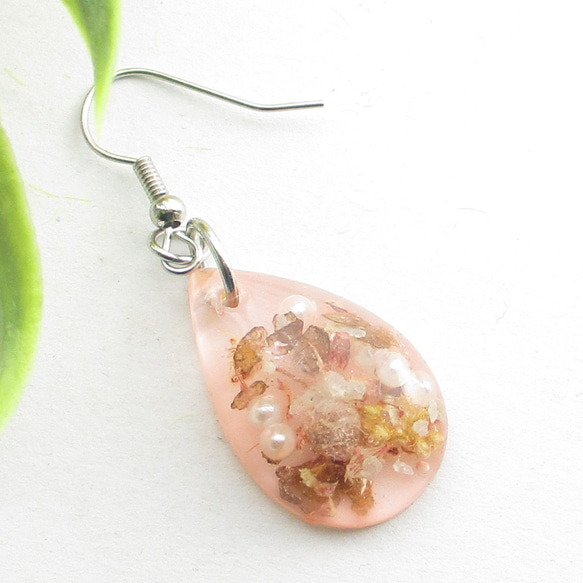 木漏れ日から見えるあなたとクォーツの笑顔が、とても幸せです♪<片耳用ピアス>SE069 1枚目の画像