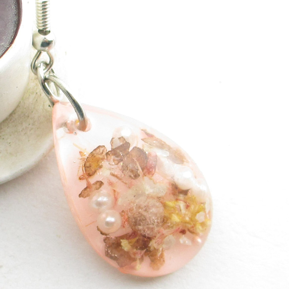 木漏れ日から見えるあなたとクォーツの笑顔が、とても幸せです♪<片耳用ピアス>SE069 2枚目の画像