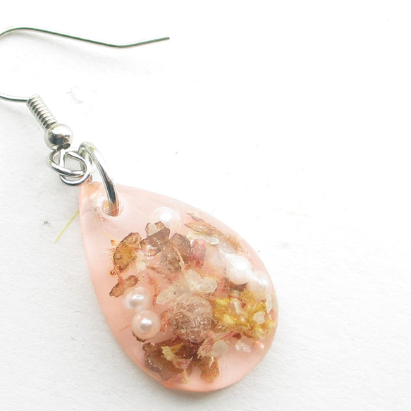 木漏れ日から見えるあなたとクォーツの笑顔が、とても幸せです♪<片耳用ピアス>SE069 3枚目の画像