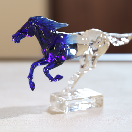 ガラスの干支 午 「 駿 (小・ブルー) 」 馬 お正月 縁起物 その他置物