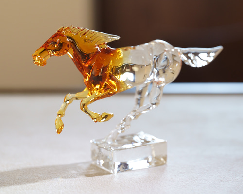 ガラスの干支 午 「 駿 (小・アンバー) 」 馬 お正月 縁起物 その他