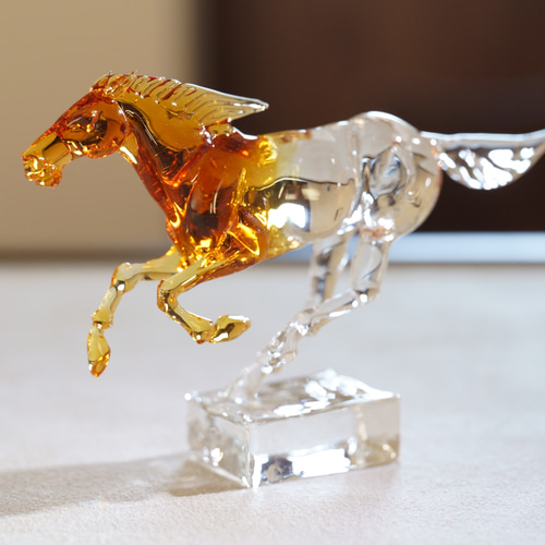 ガラスの干支 午 「 駿 (小・アンバー) 」 馬 お正月 縁起物 その他