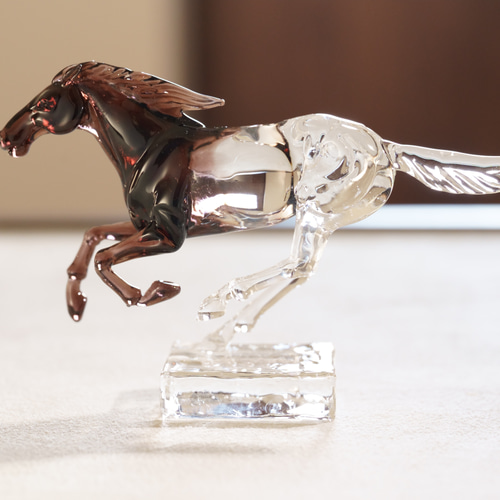 ガラスの干支 午 「 駿 (小・ダークブラウン) 」 馬 お正月 縁起物