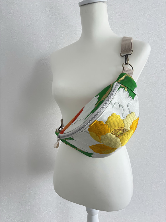 袋帯 牡丹柄の帯リメイクバッグ｜クロスボディバッグ