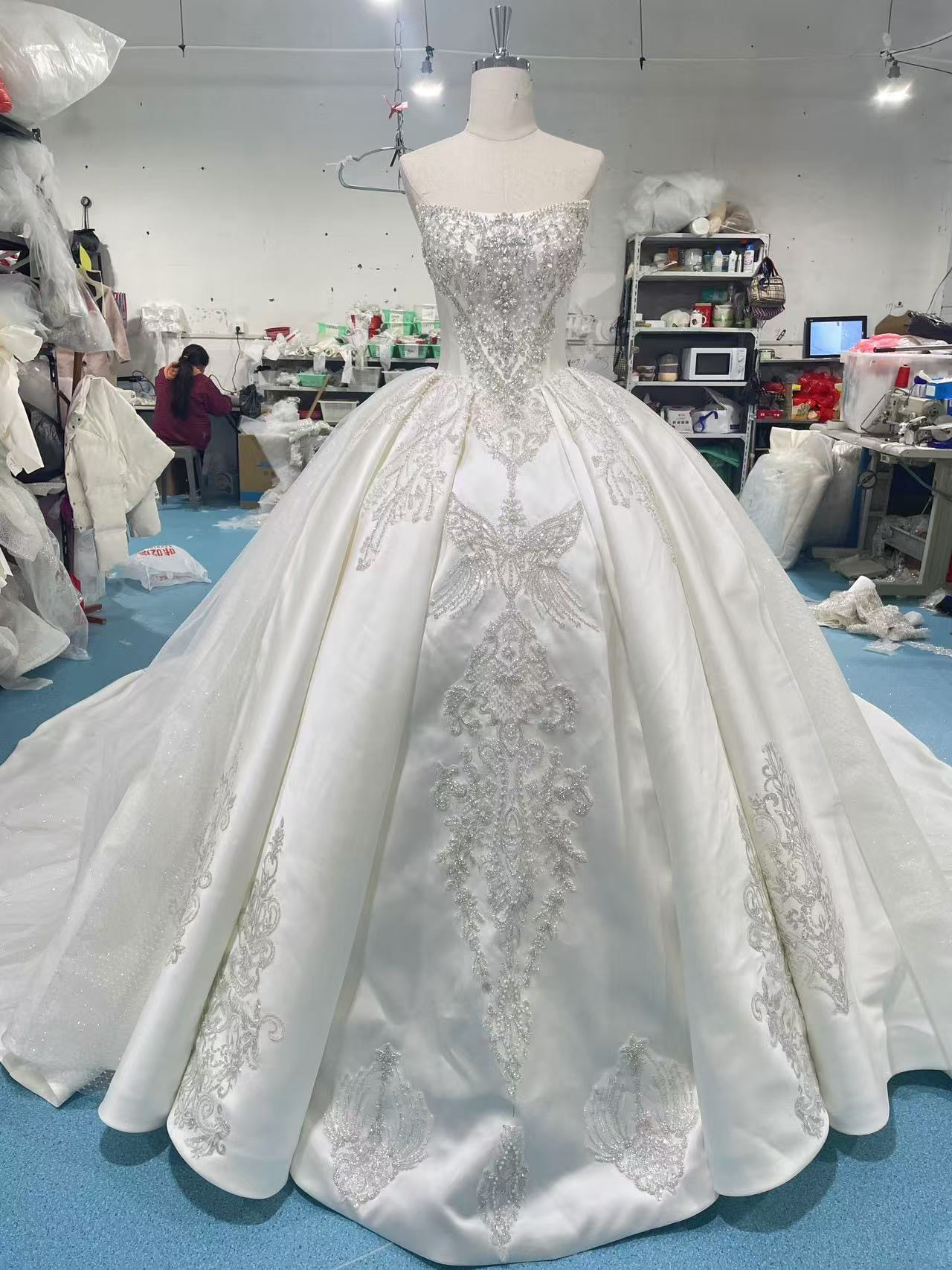 今すぐ買う、絶対後悔しない！チューブトップ　ストーン　豪華　オフホワイト　編みあげ　チュール袖　目立つ　可愛いエレガント