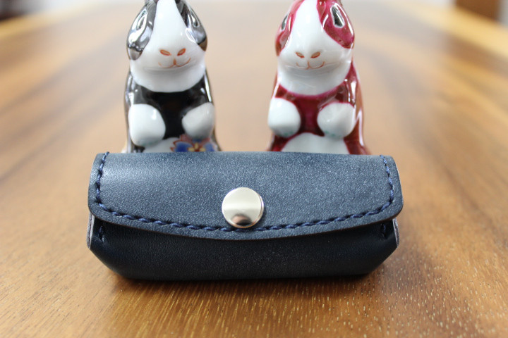 Ｈｅａｒｔ＆Ｄｉａ　手縫い　印鑑ケース　ブライドルレザー（ネイビー）