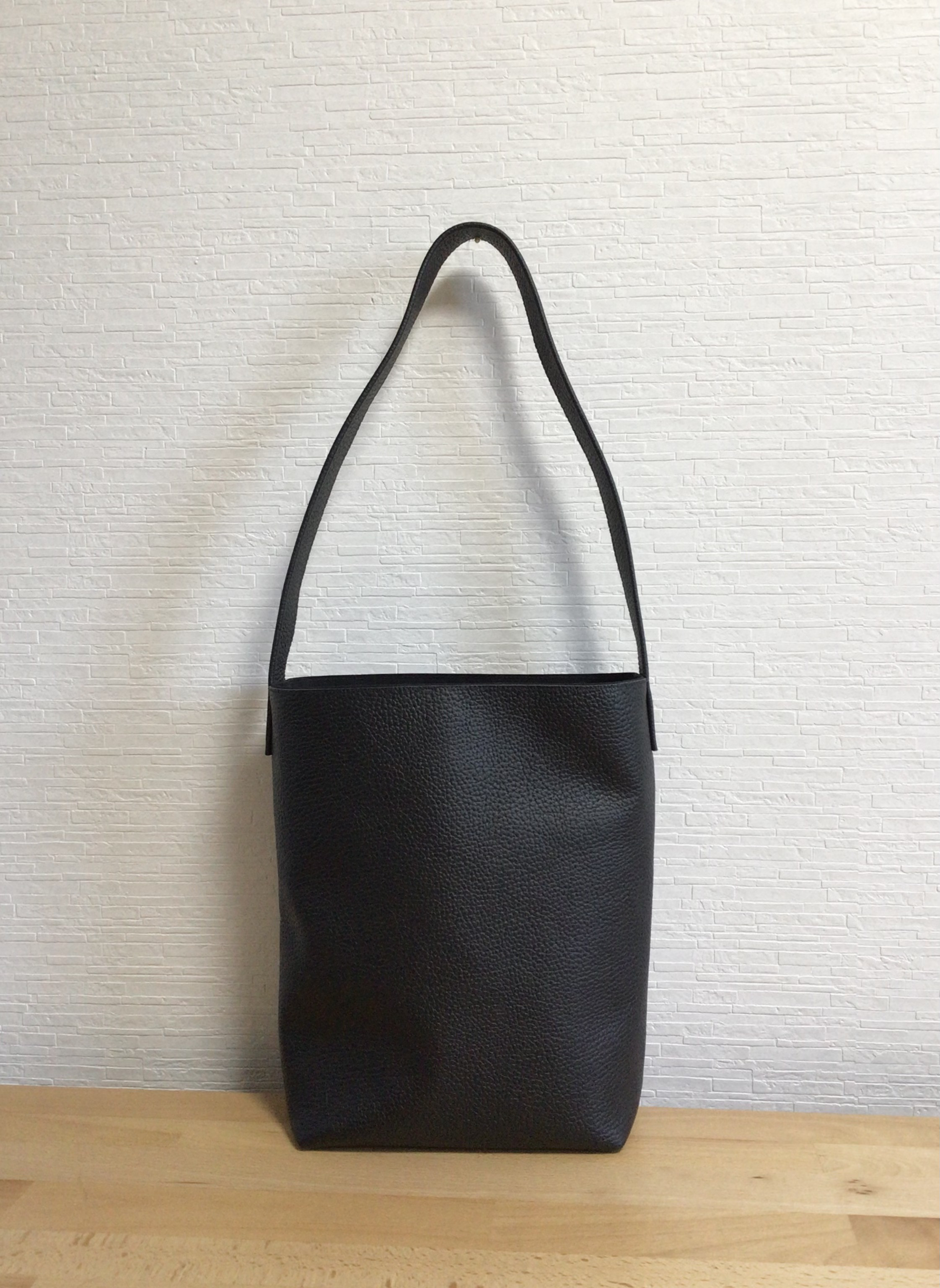 ブラック本革 ワンショルダートートバッグ