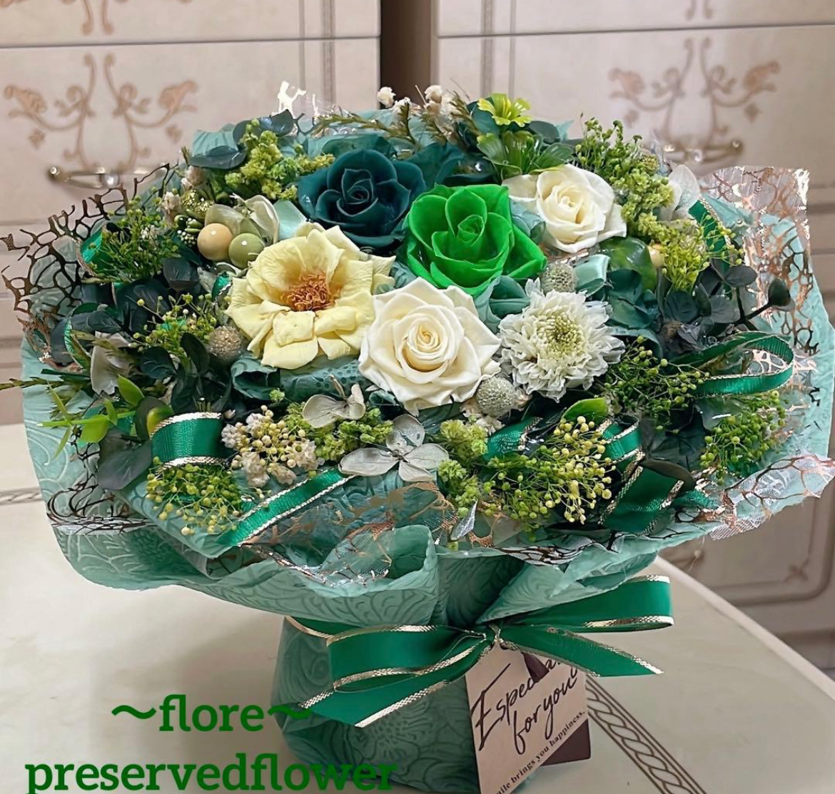 【送料無料、ラッピング込み】バラ＆フレンチマリア＆小菊プリザーブドフラワーアレンジ✨ラッピングのまま飾れます