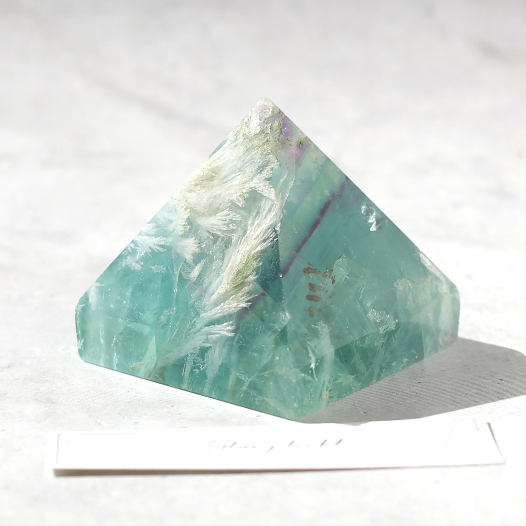 エンジェルフェザーフローライト ピラミッド型 天然石 蛍石 希少 鉱物