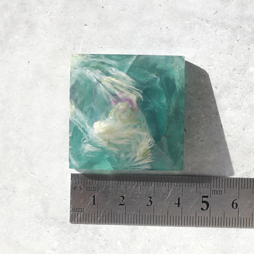 エンジェルフェザーフローライト ピラミッド型 天然石 蛍石 希少 鉱物