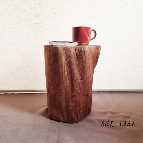 ナチュラルウッドのテーブル・スツール エイジング塗装 椅子