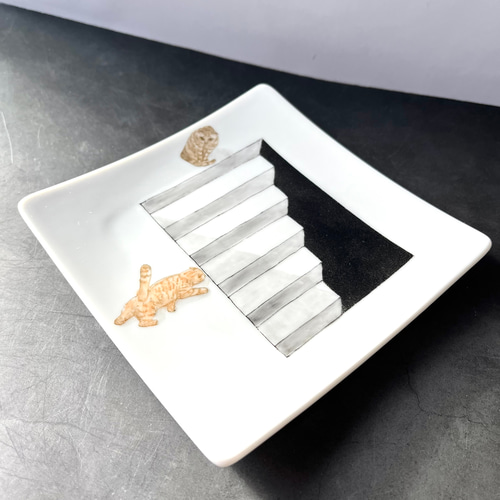 不思議！ お皿に階段が出現 騙し絵の皿 中皿 neko opera 通販 20010600