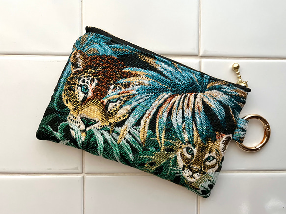 フランス生地のカラビナ付きポーチ SAFECO社ジャガード トラ柄 ヒョウ柄 アニマル コインケース ミニ財布 小物入れ 2枚目の画像