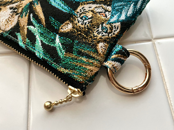 フランス生地のカラビナ付きポーチ SAFECO社ジャガード トラ柄 ヒョウ柄 アニマル コインケース ミニ財布 小物入れ 6枚目の画像