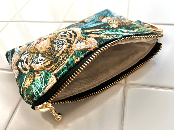 フランス生地のカラビナ付きポーチ SAFECO社ジャガード トラ柄 ヒョウ柄 アニマル コインケース ミニ財布 小物入れ 7枚目の画像