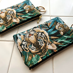 フランス生地のカラビナ付きポーチ SAFECO社ジャガード トラ柄 ヒョウ柄 アニマル コインケース ミニ財布 小物入れ 3枚目の画像