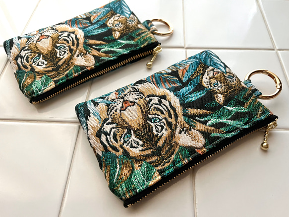 フランス生地のカラビナ付きポーチ SAFECO社ジャガード トラ柄 ヒョウ柄 アニマル コインケース ミニ財布 小物入れ 3枚目の画像