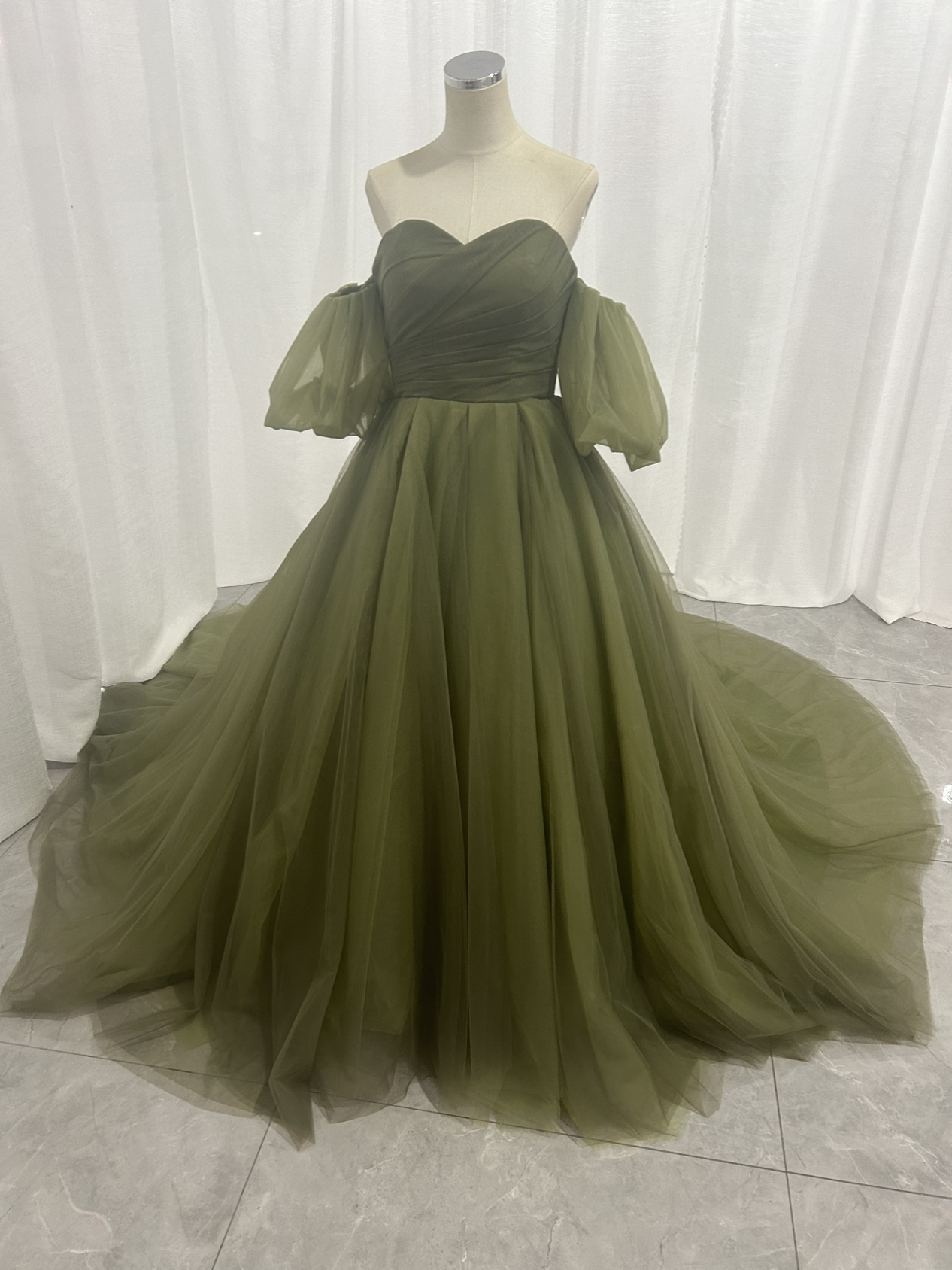 高品質！カラードレス グリーン ベアトップ トレーン ビスチェドレス 花嫁/ウェディングドレス