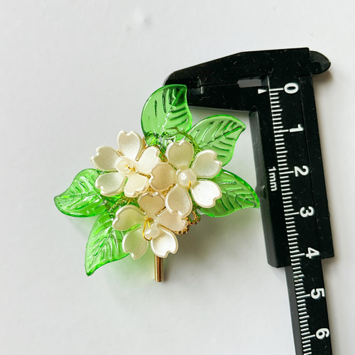 透ける花・白花のブーケポニーフック［Little Bloom］ ポニーフック