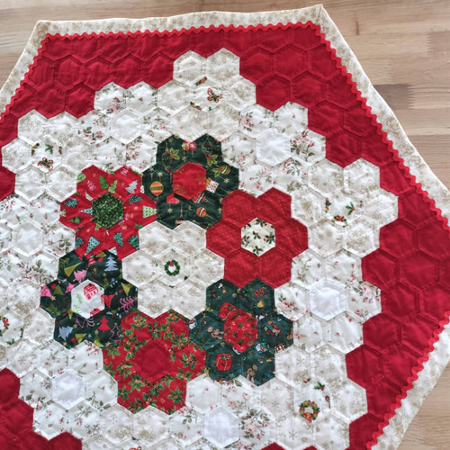 ヘキサゴンパッチワークキルトのクリスマスタペストリー(約66cm㎝×78