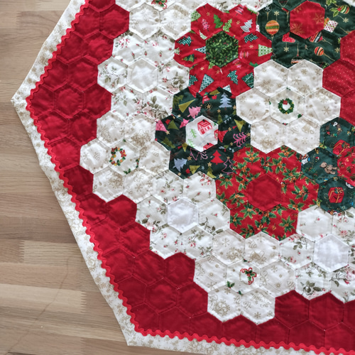 ヘキサゴンパッチワークキルトのクリスマスタペストリー(約66cm㎝×78
