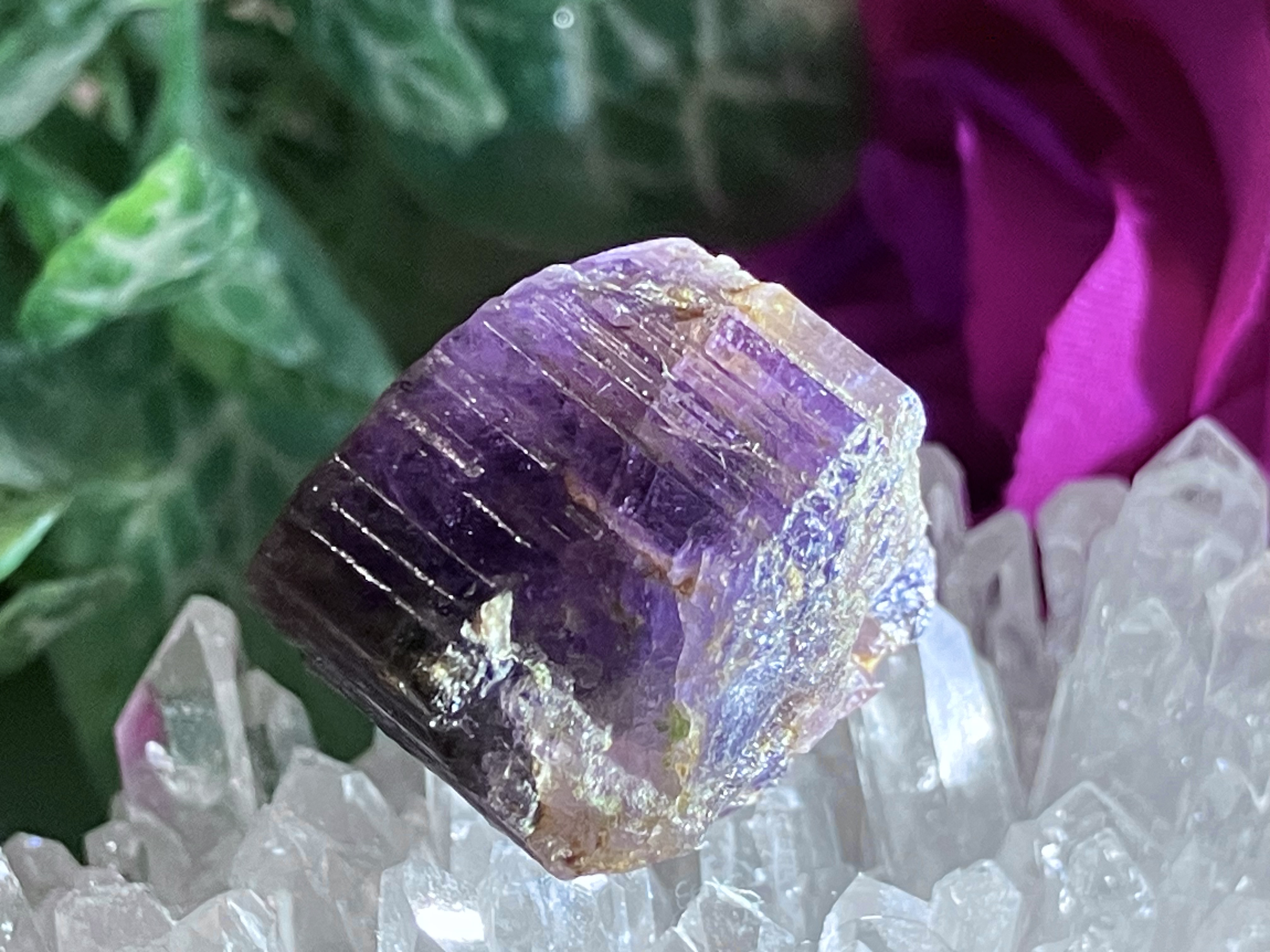 指針の石✨　スキャポライト　マリアライト　ラフストーン　原石　蛍光鉱物