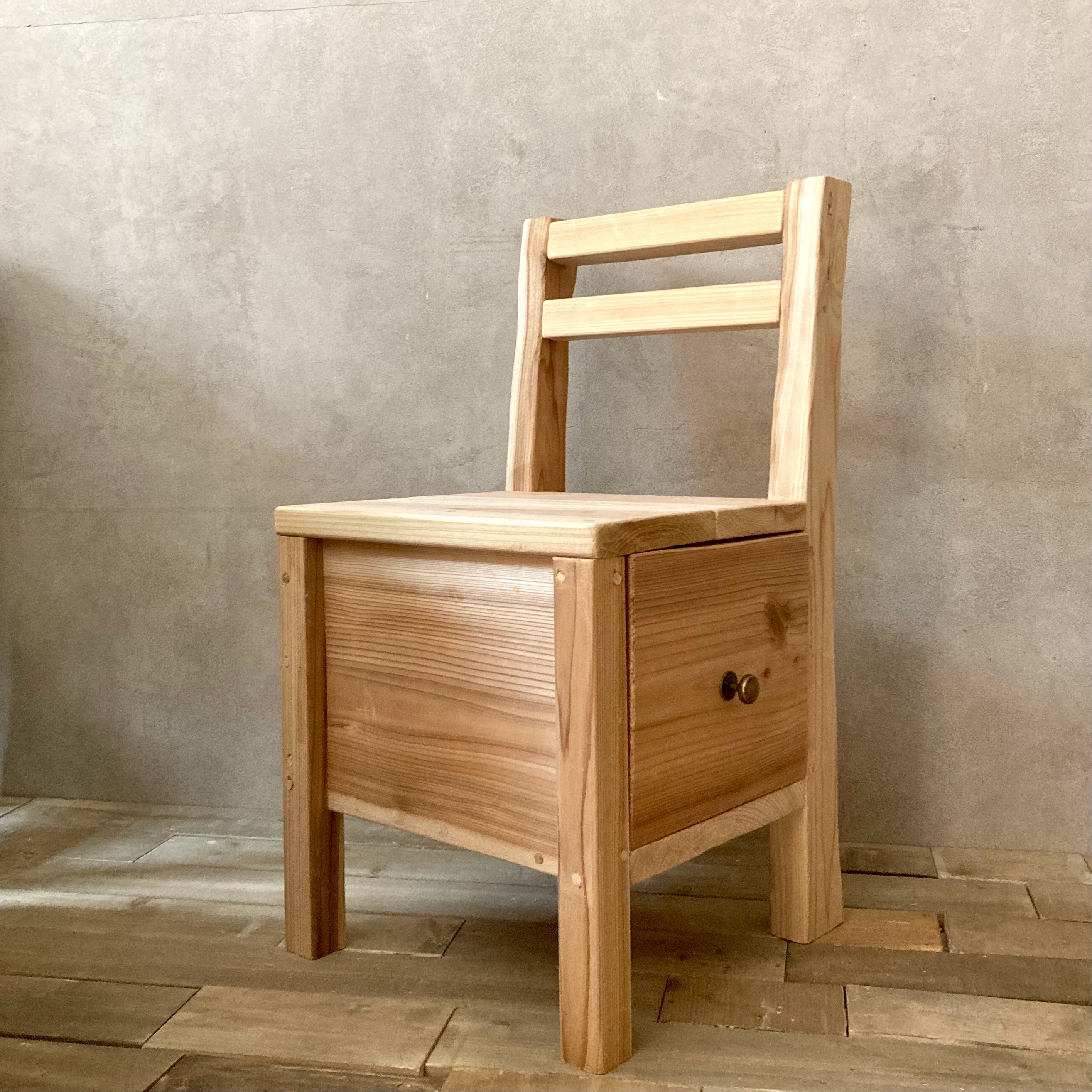 引き出し付き木の椅子／ナチュラルチェア・収納スツール