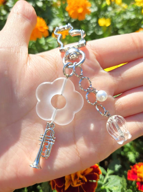【3176】トランペット カリビアンブルーのお花やビーズ 楽器キーホルダー 管楽器・吹奏楽器