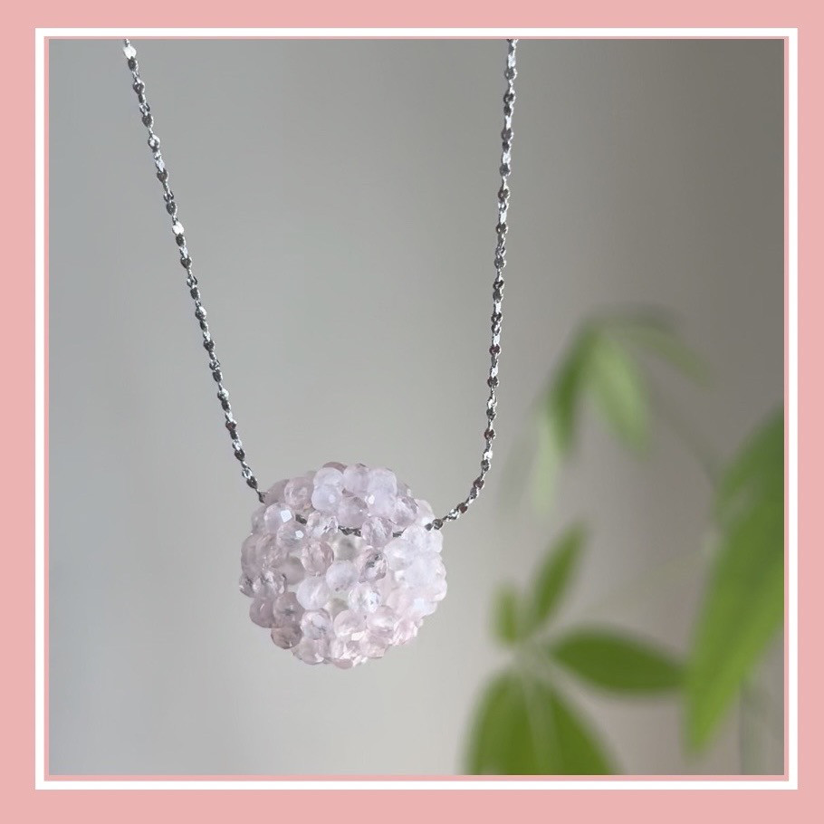 *天然石*ローズクオーツ　3mm球　32面カット　フラーレンネックレス　大人かわいい♪　愛と癒しの石