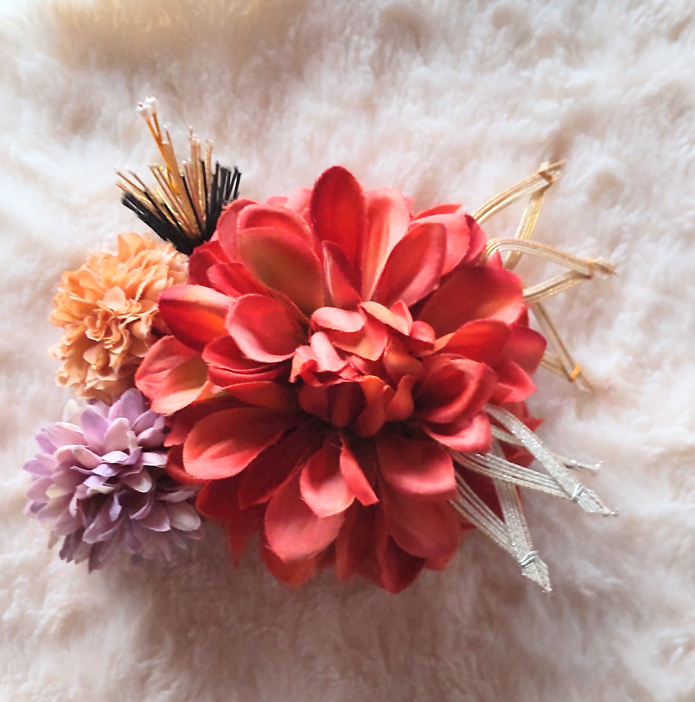 造花髪飾り　ブラウンダリア　マム