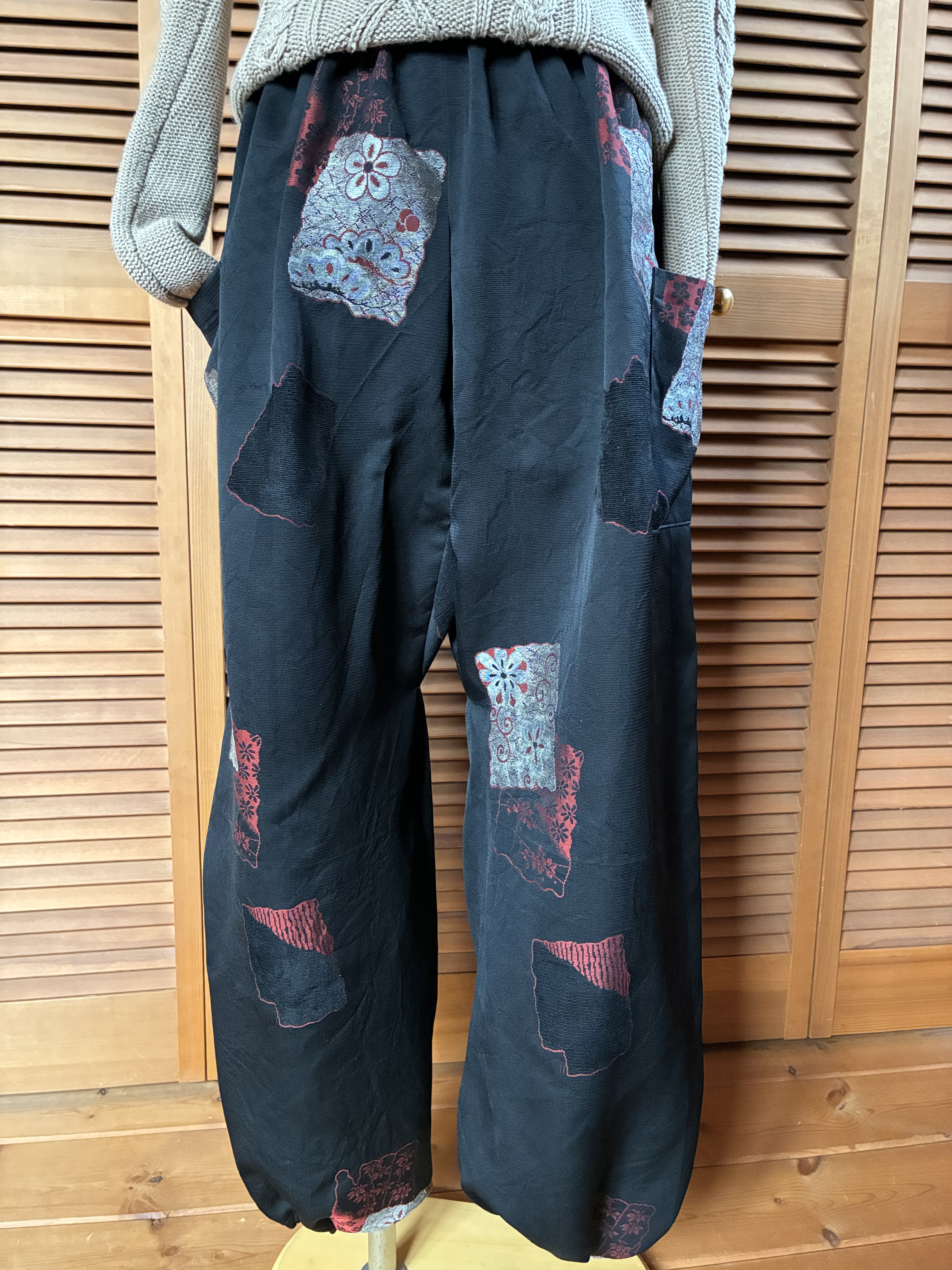 黒の羽織から　もんぺパンツ　９８ｃｍ　着物リメイク
