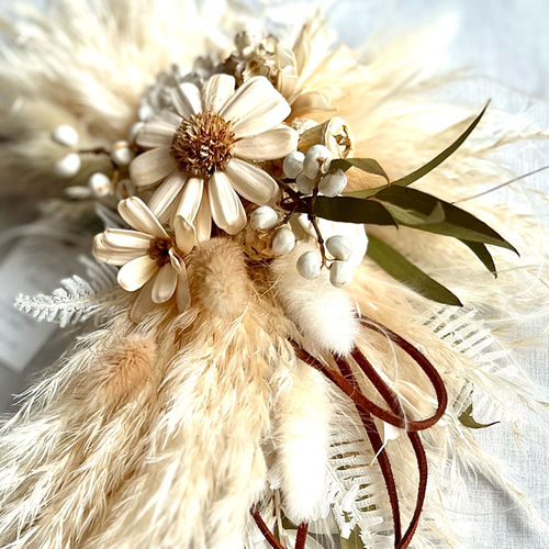 ふわりパンパスグラスのハーフリース＊ドライフラワーと革紐の