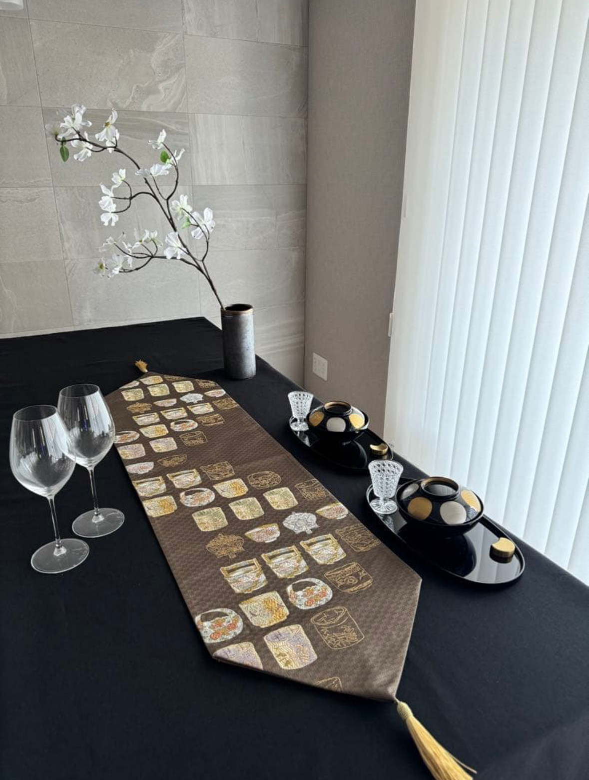 ◼︎817◼︎高級袋帯 正絹 器物 花鳥 金銀糸 テーブルセンター(117cm)