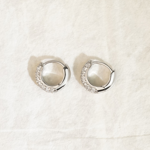 ラウンドパヴェフープピアス E171H25929-W（4週間発送） ピアス