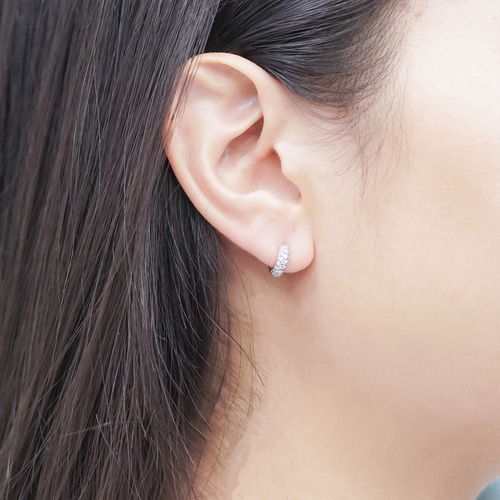 ラウンドパヴェフープピアス E171H25929-W（4週間発送） ピアス