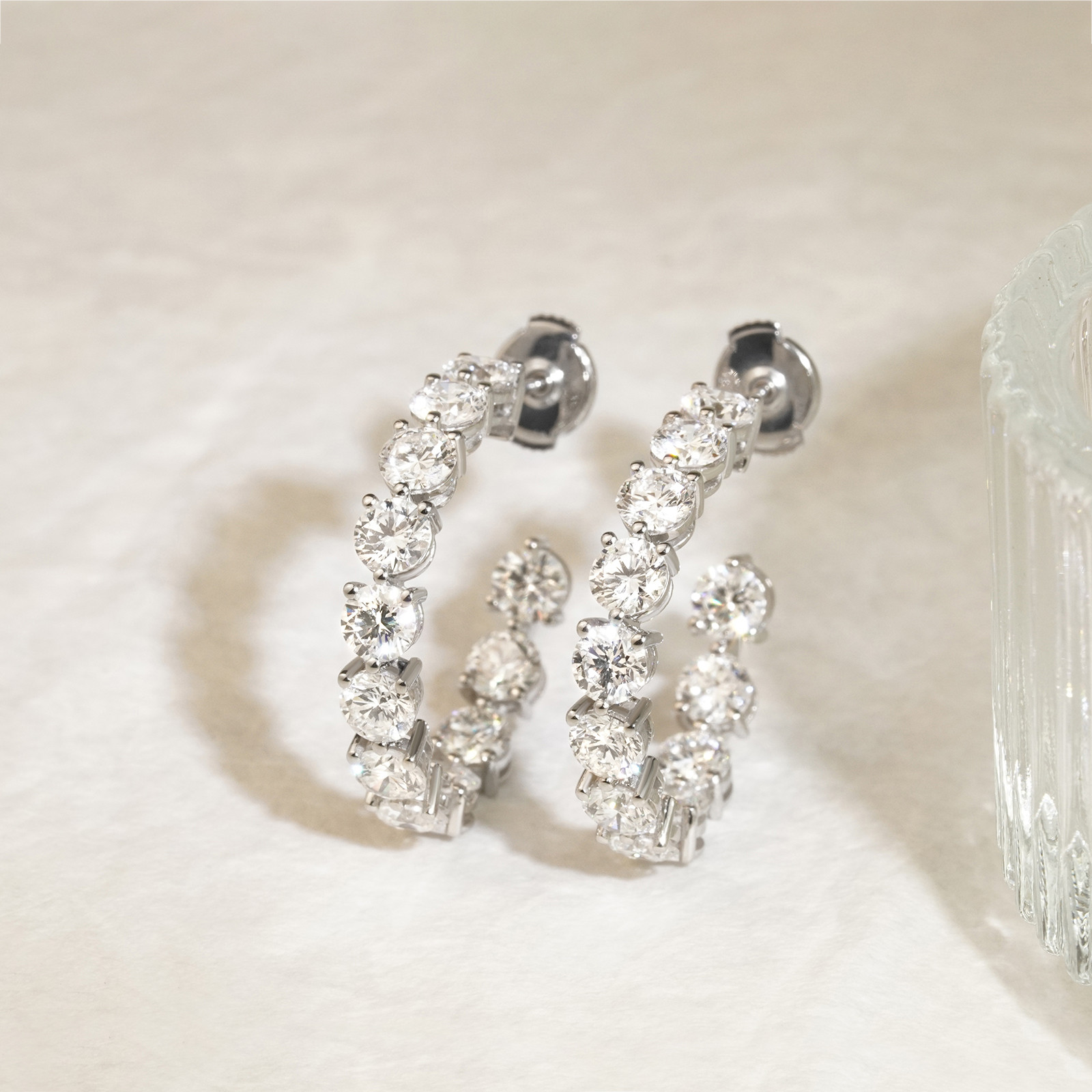 4ｍｍ幅エタニティピアス E165H25929-W（4週間発送）