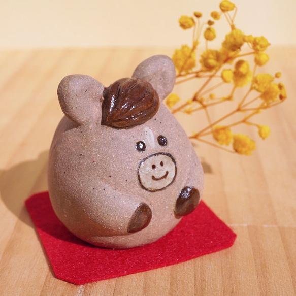 陶器]たまご型馬さんの置物[午年 お正月 干支 ] その他置物