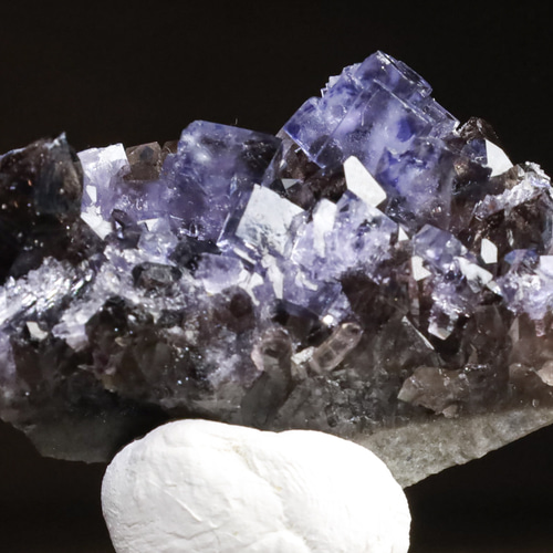 美術品的 天然 フローライト オン スモーキークォーツ「世界的鉱石の名