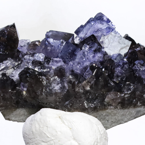 美術品的 天然 フローライト オン スモーキークォーツ「世界的鉱石の名