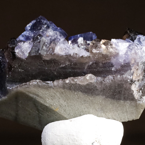 美術品的 天然 フローライト オン スモーキークォーツ「世界的鉱石の名