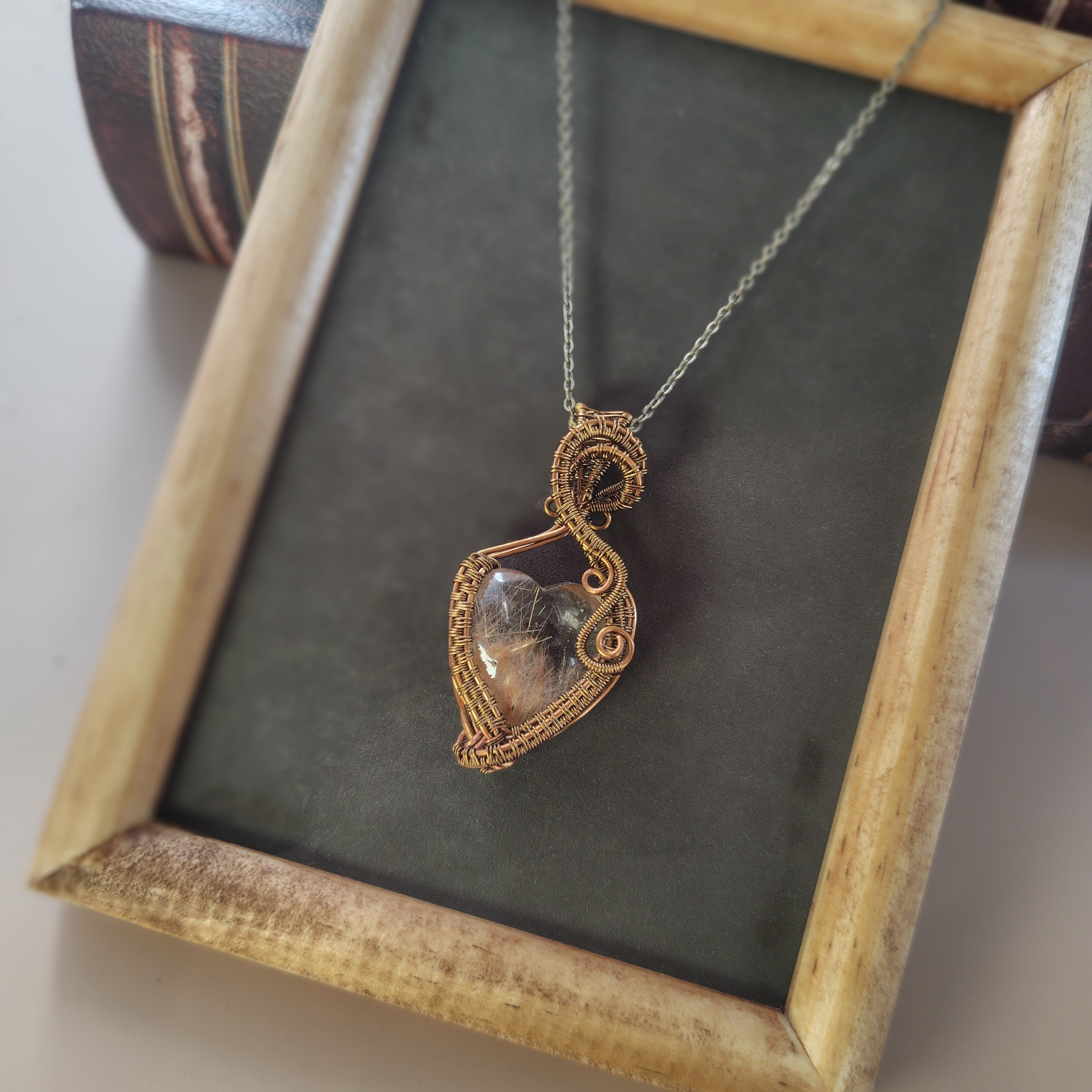 ルチルクォーツのワイヤーラッピングネックレス