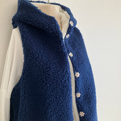 ボア×フリース　フードベスト　ブルーネイビー×オフ 1枚目の画像