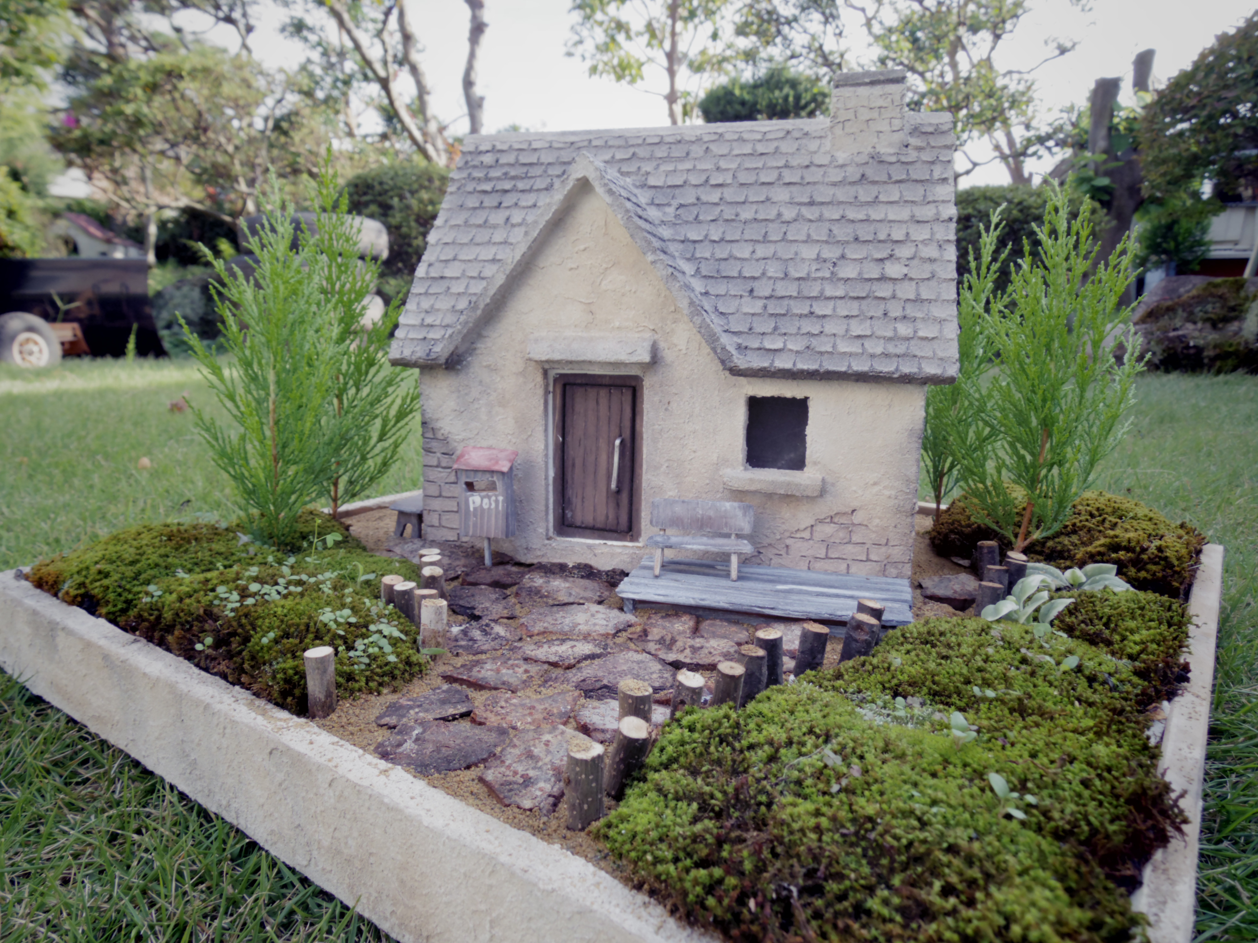 コッツウォルズの小さな家（Ｍ）A　モルタル造形風　ガーデニング家　ミニチュアハウス