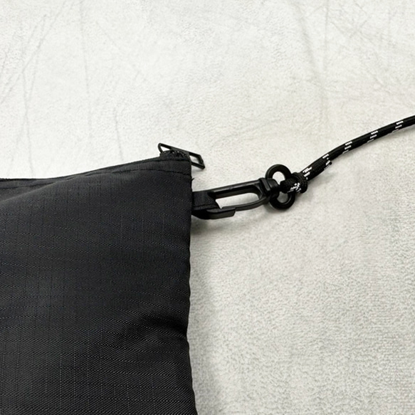迷你斜背包，飾有單隻刺繡長尾山雀圖案。輕巧可愛，適合女性。 第5張的照片