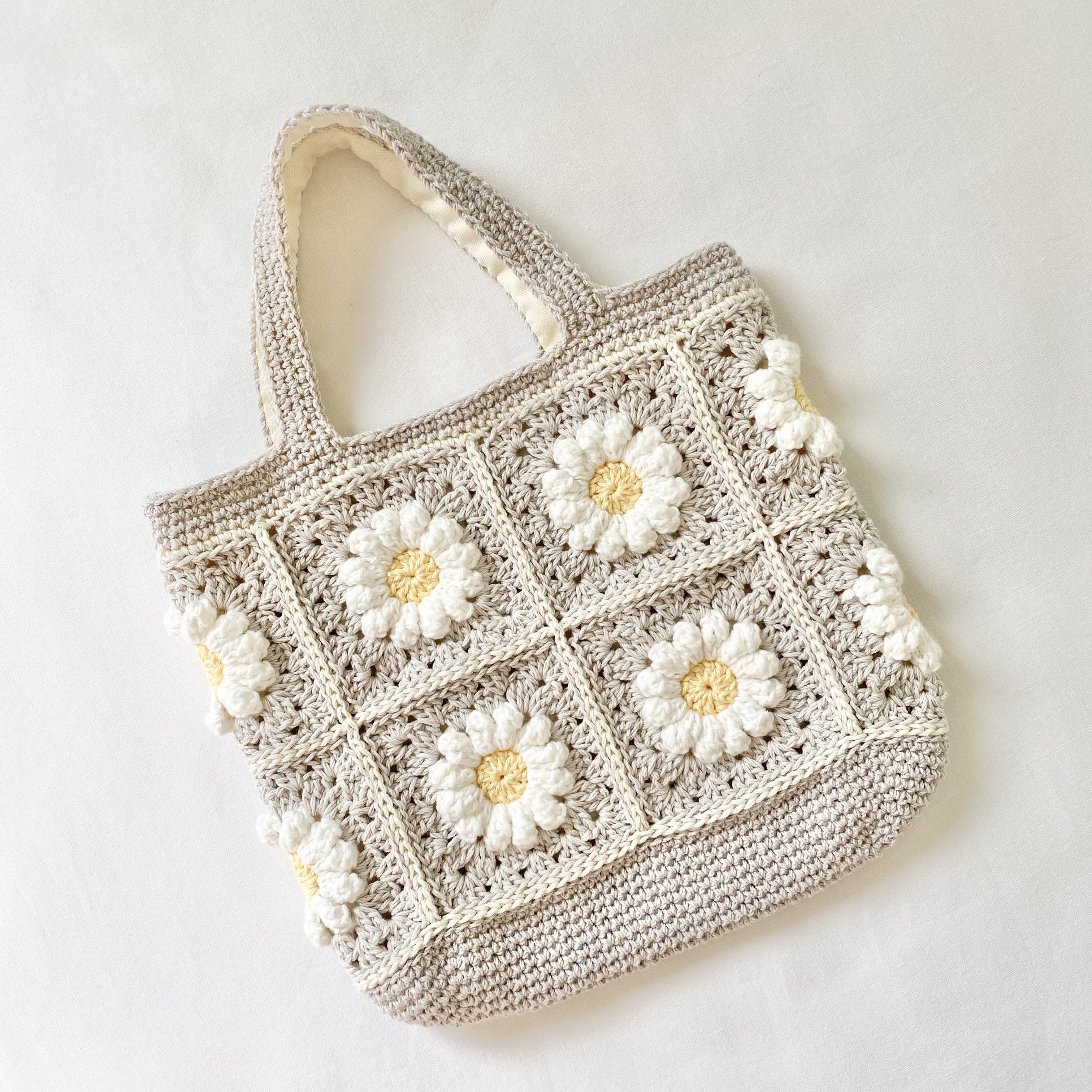 【特集掲載】お花モチーフのミニトートバッグ(グレー)｜綿100% ｜内布付き｜編み物｜普段使い・お出かけ