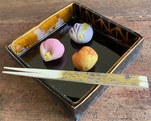 金彩黒地エナメル　角皿　装飾大皿　菓子鉢　エッチング　手書き　アンティーク　骨董 12f395a752e97ce70592132beab99b