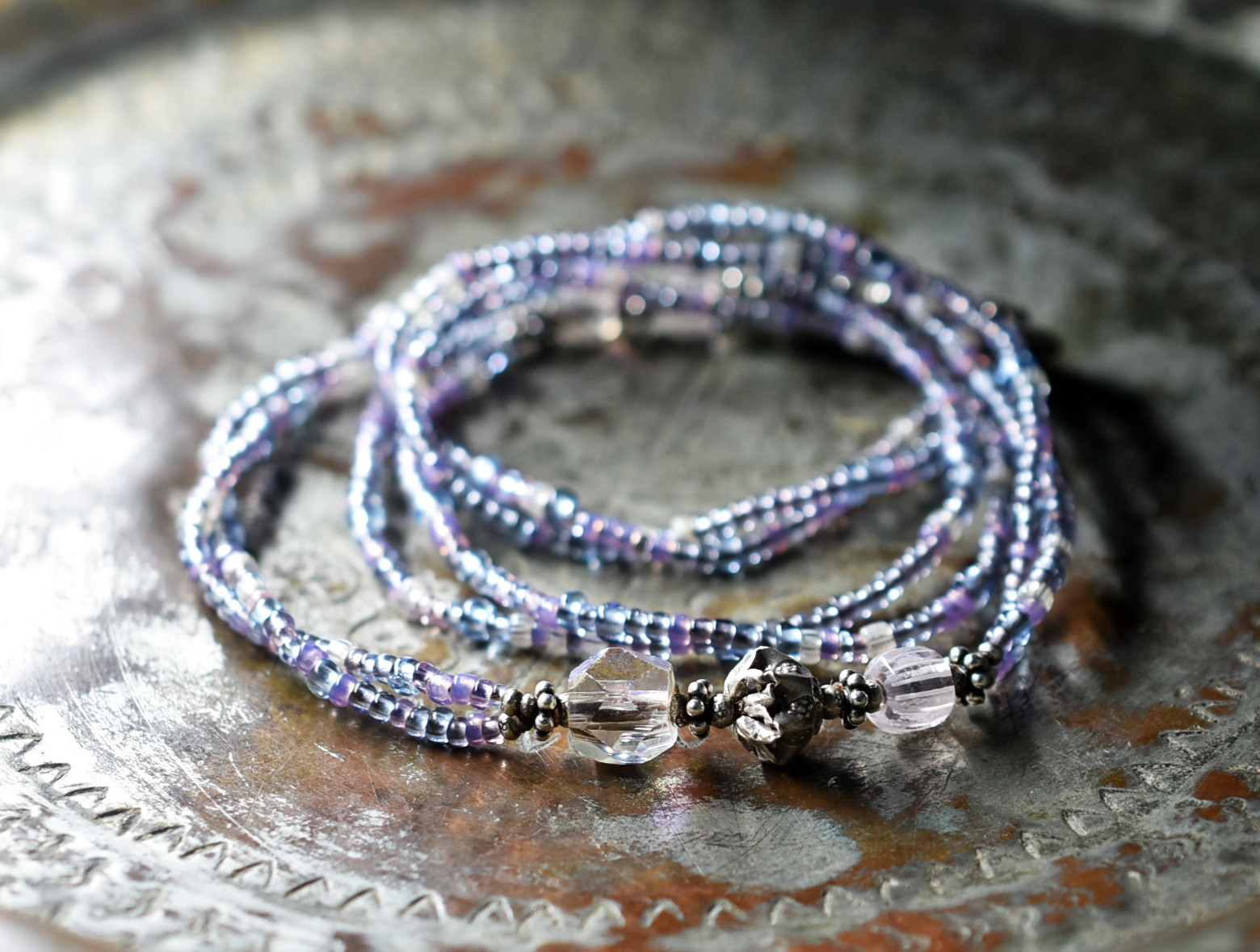 ヴィンテージオーロラチェコビーズとグーズベリー、フランスヴィンテージビーズの２連ネックレス