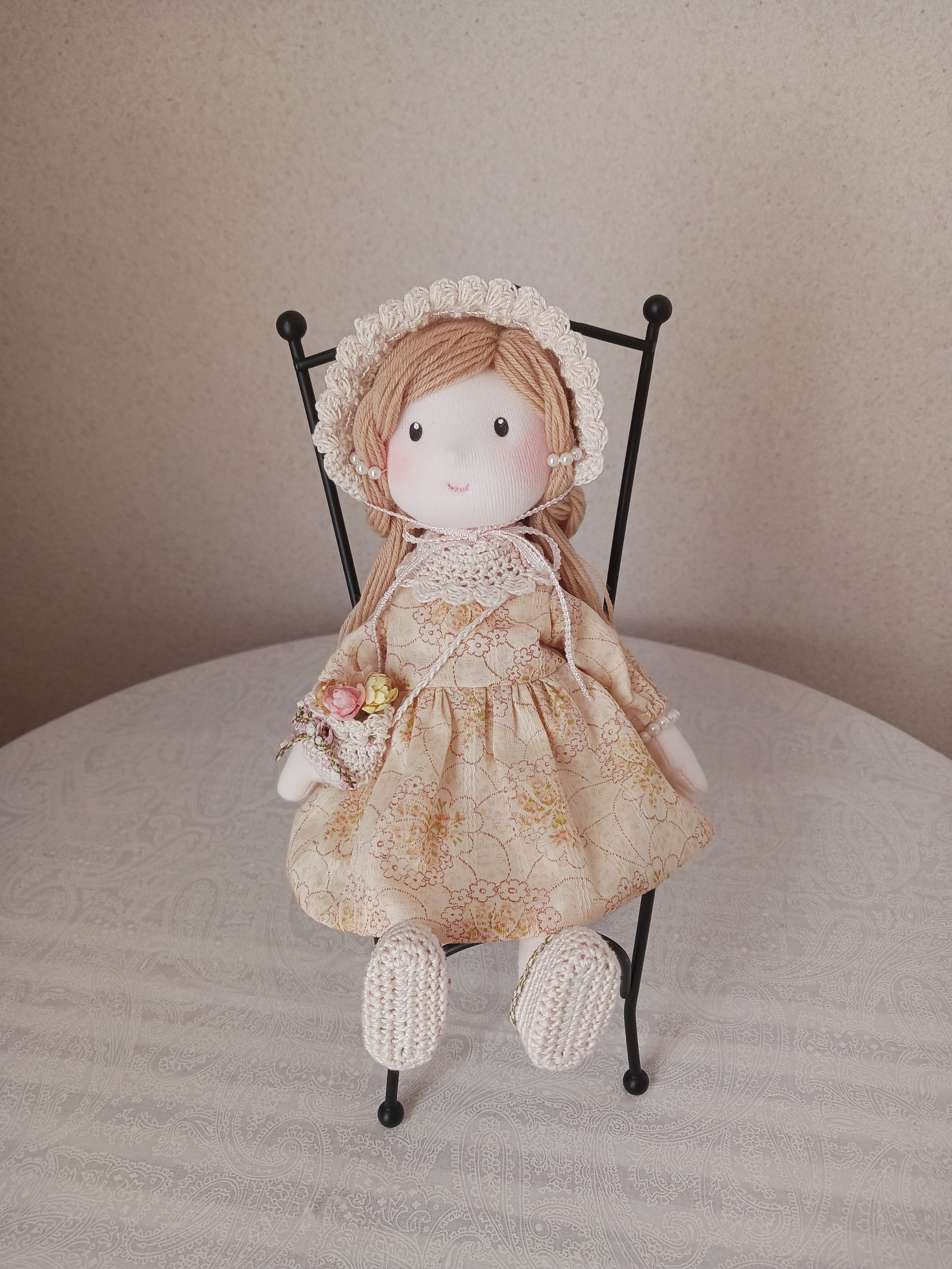 人形(布)黄色い花模様のワンピ