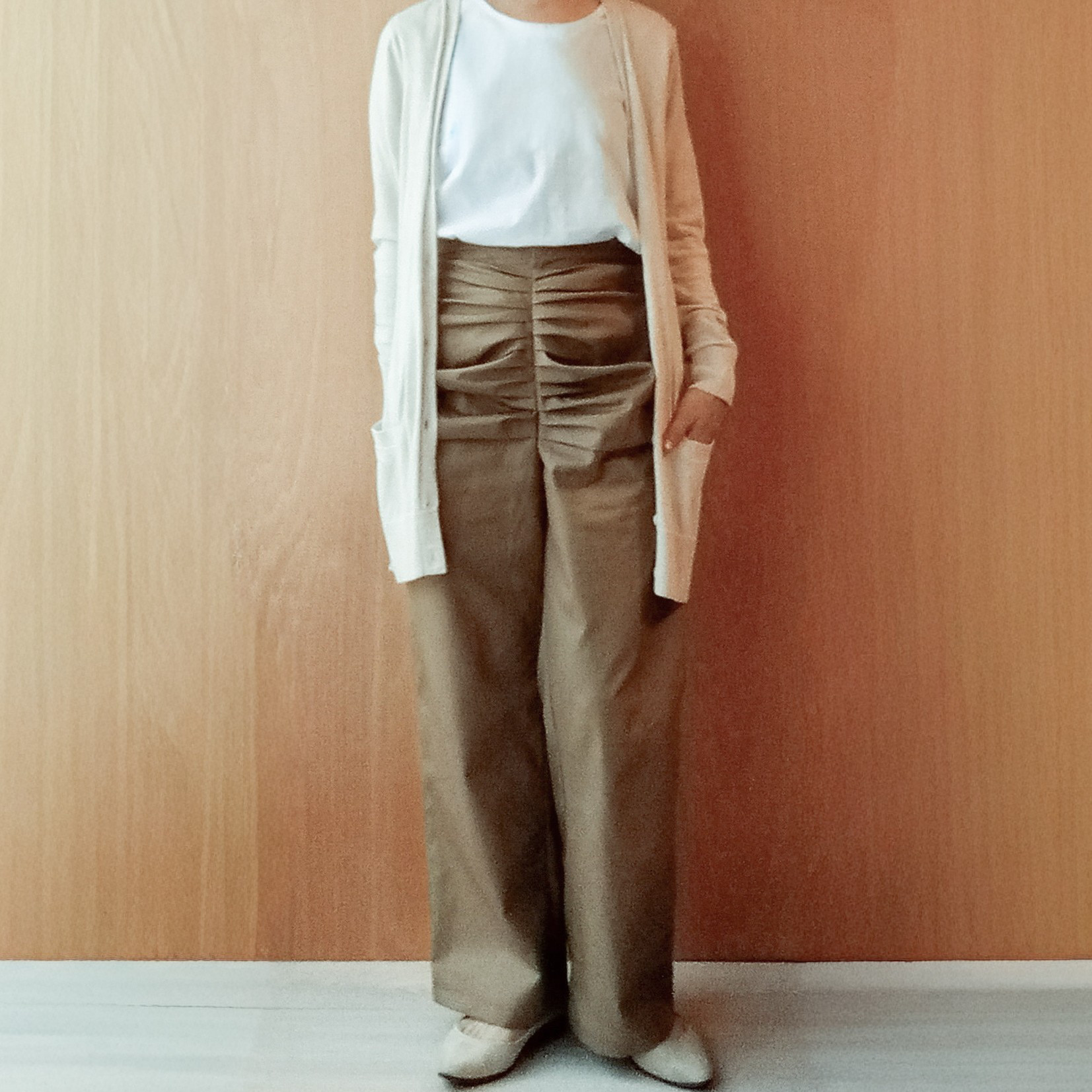 大人かわいいワイドストレートパンツ[カーキベージュ]